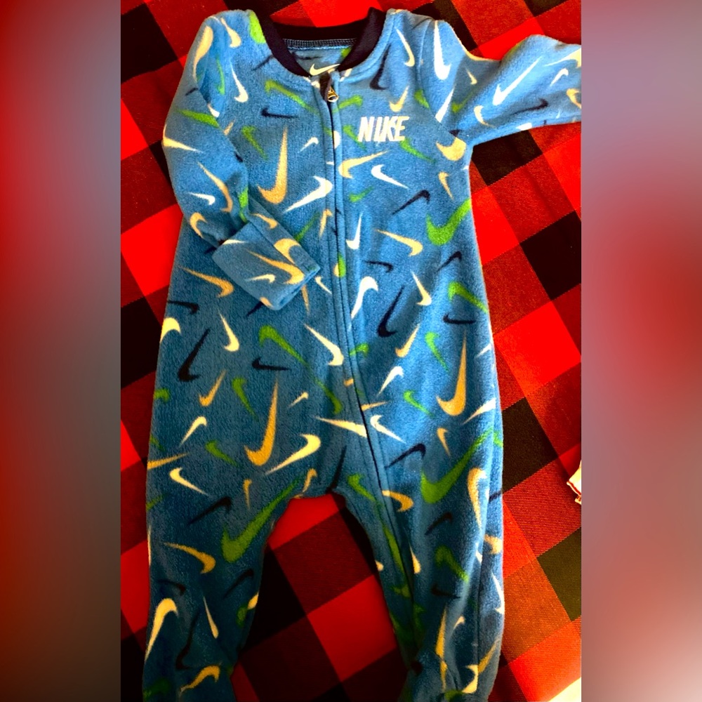 2 Nike sleepers 3month